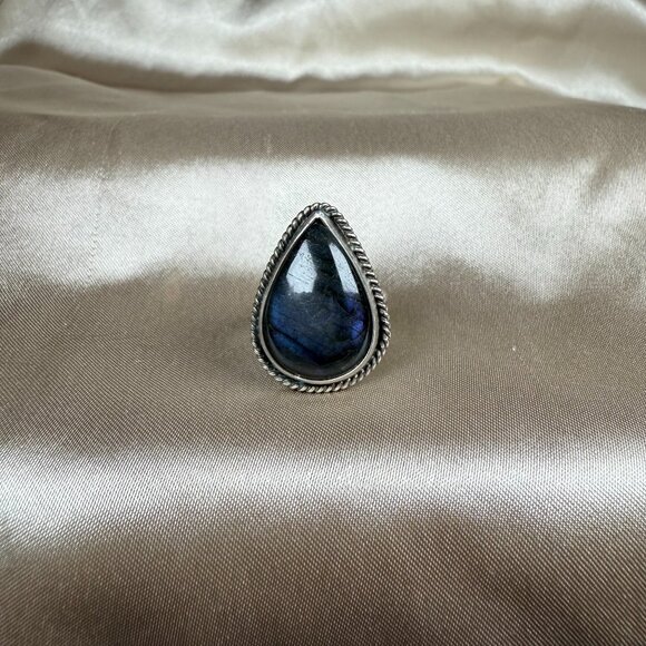 Handmade Teardrop Blue Labradorite Rope Border Silver Ring Jewelry Size 6.25 - Picture 1 of 5